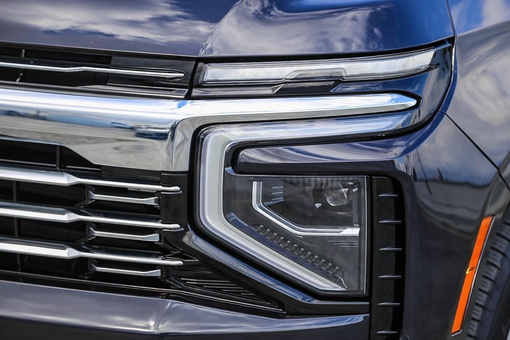 Used 2025 Chevrolet Suburban Premier image 5