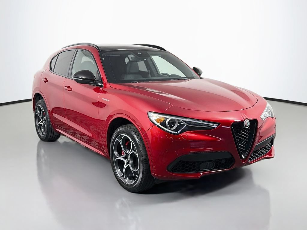 Used 2023 Alfa Romeo Stelvio Veloce AWD/4WD video 1