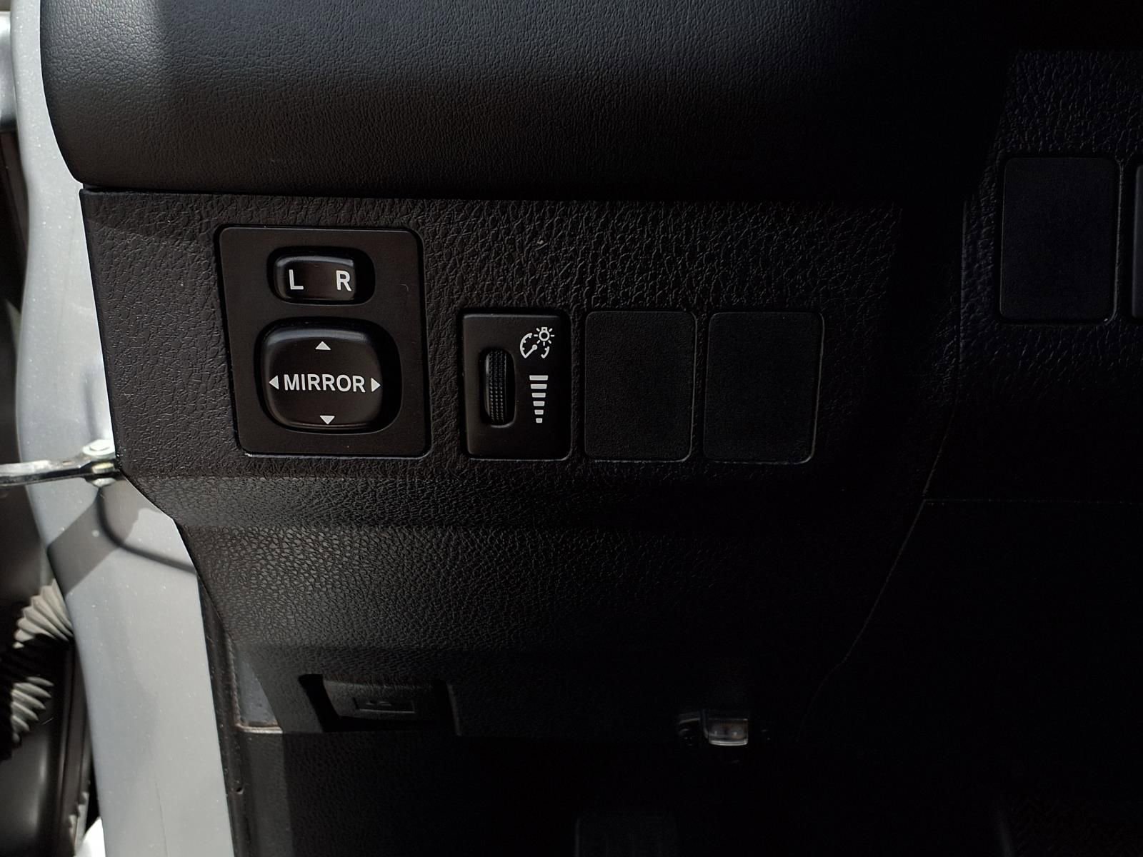 Used 2016 Toyota RAV4 SE image 14