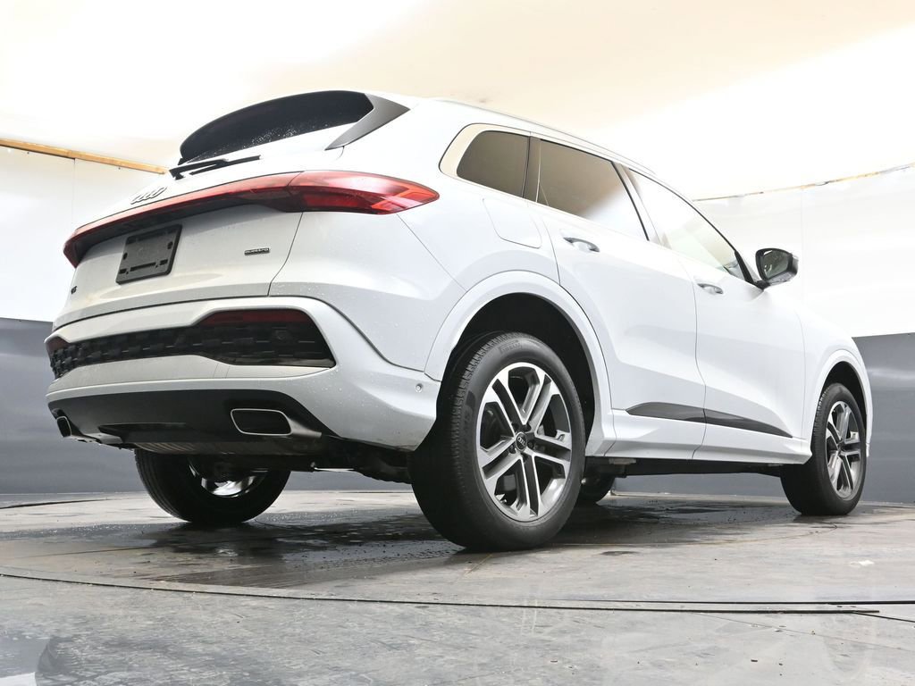 Certified 2025 Audi Q5 Premium w/ 19" Wheel Package image 33