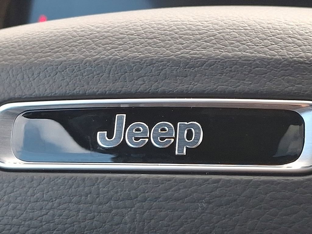 New 2025 Jeep Grand Cherokee Altitude image 10