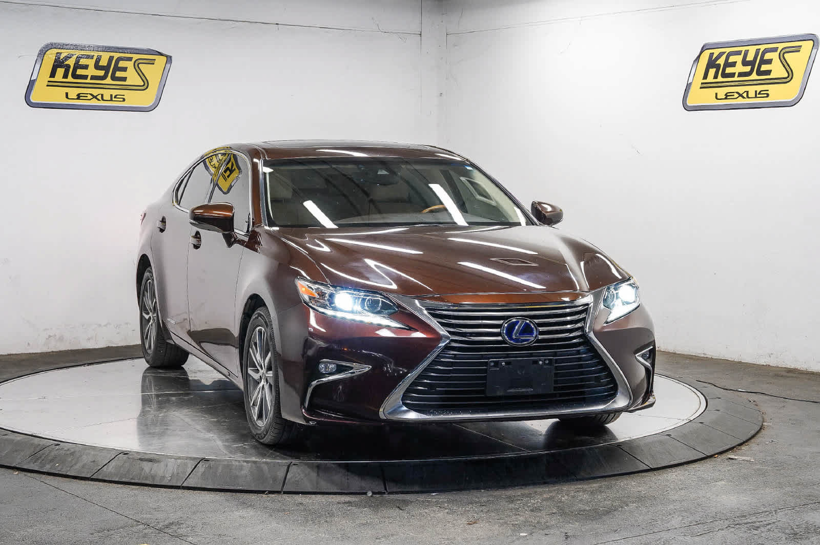 Used 2017 Lexus ES 300h w/ Navigation System Package FWD image 5