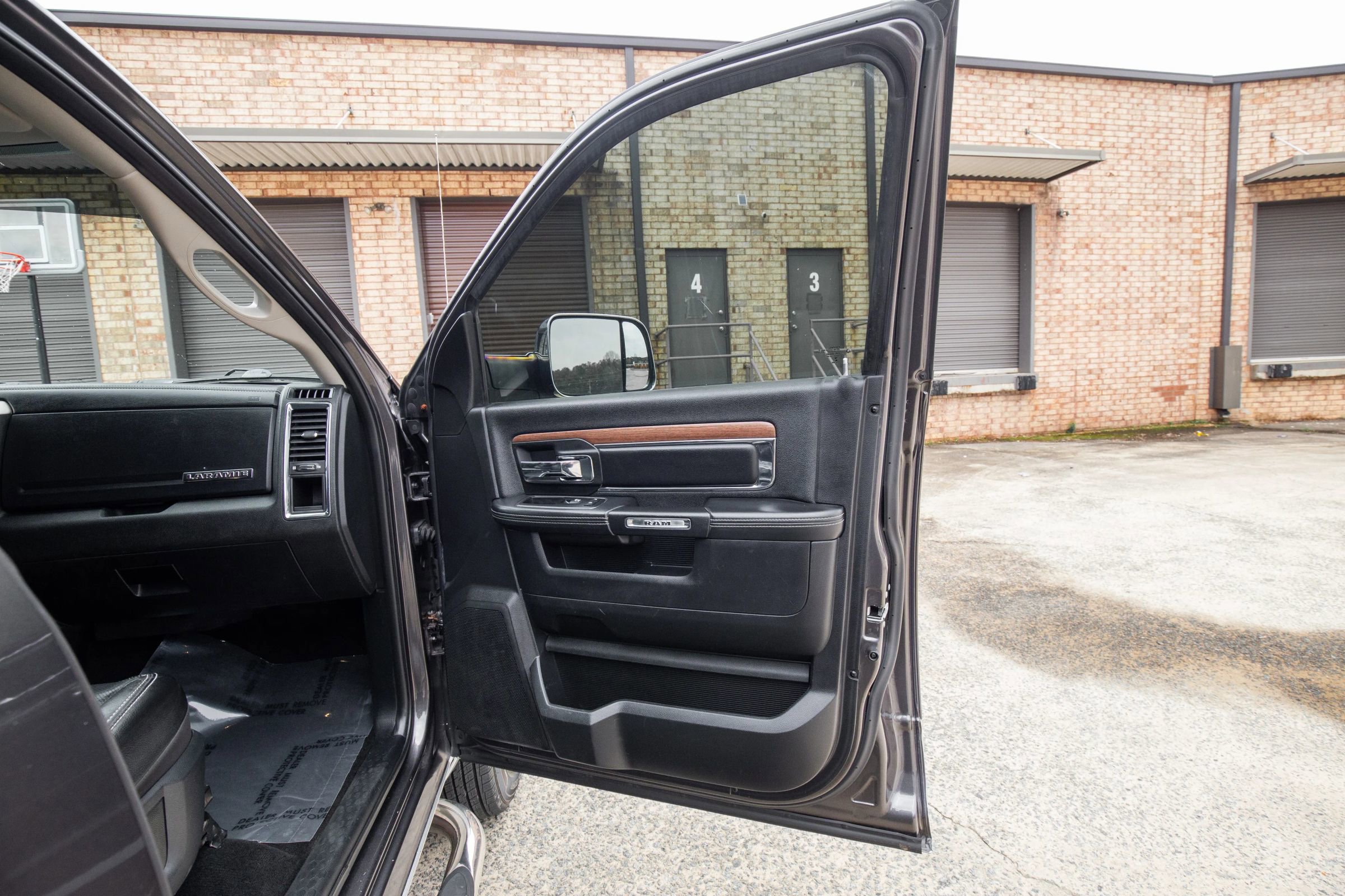 Used 2014 RAM 3500 Laramie image 27