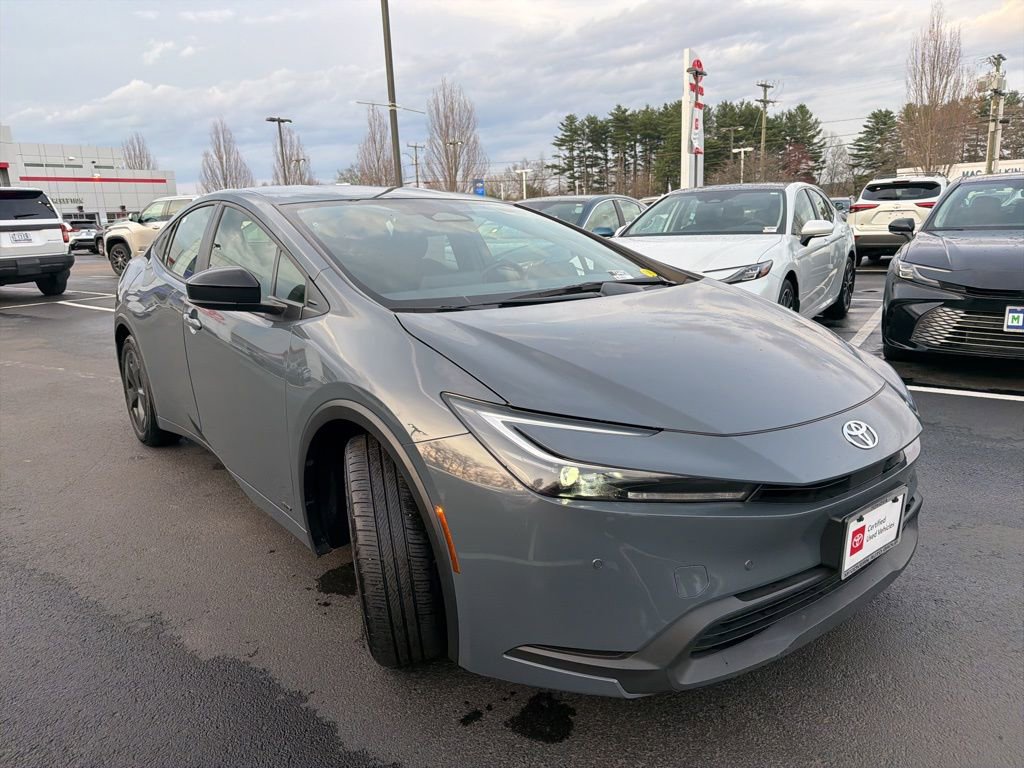 Used 2024 Toyota Prius LE AWD/4WD image 3