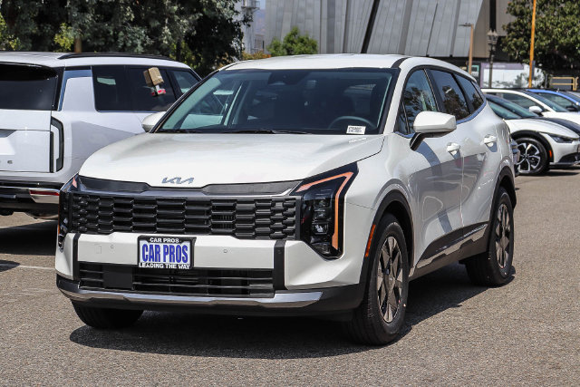 New 2027 Kia Sportage LX FWD image 4