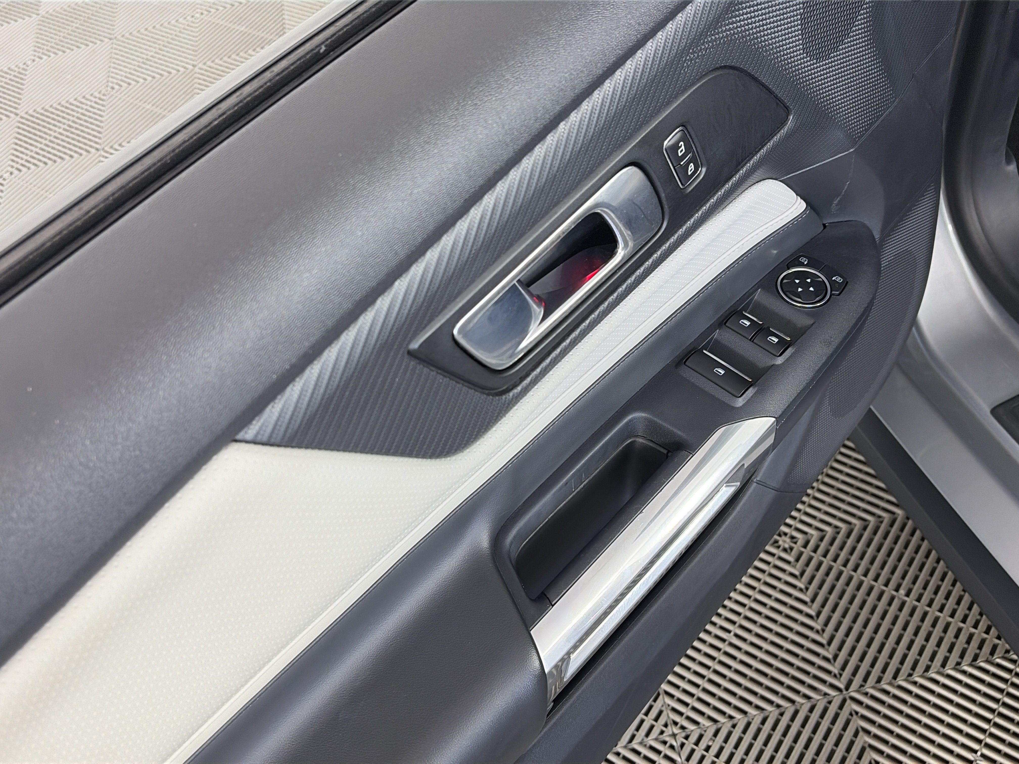 Used 2024 Ford Mustang Premium RWD image 30