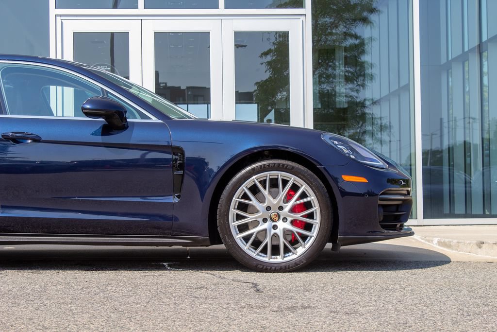 Used 2022 Porsche Panamera 4S AWD/4WD image 5
