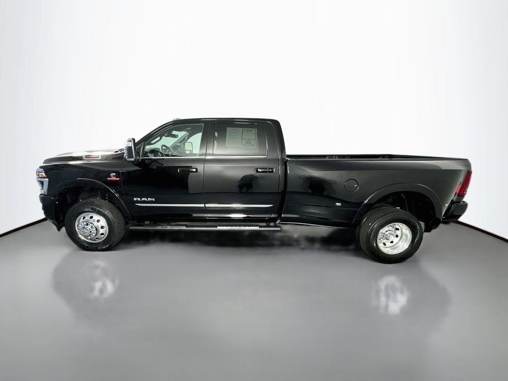 Used 2026 RAM 3500 Limited w/ Towing Technology Group AWD/4WD image 4