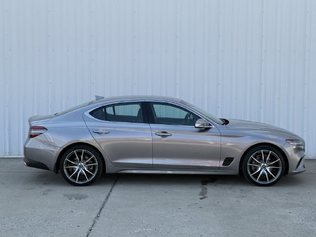 Used 2023 Genesis G70 2.0T RWD image 3