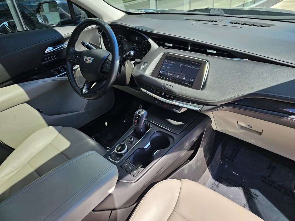 Used 2019 Cadillac XT4 Premium Luxury w/ Cold Weather Package image 10