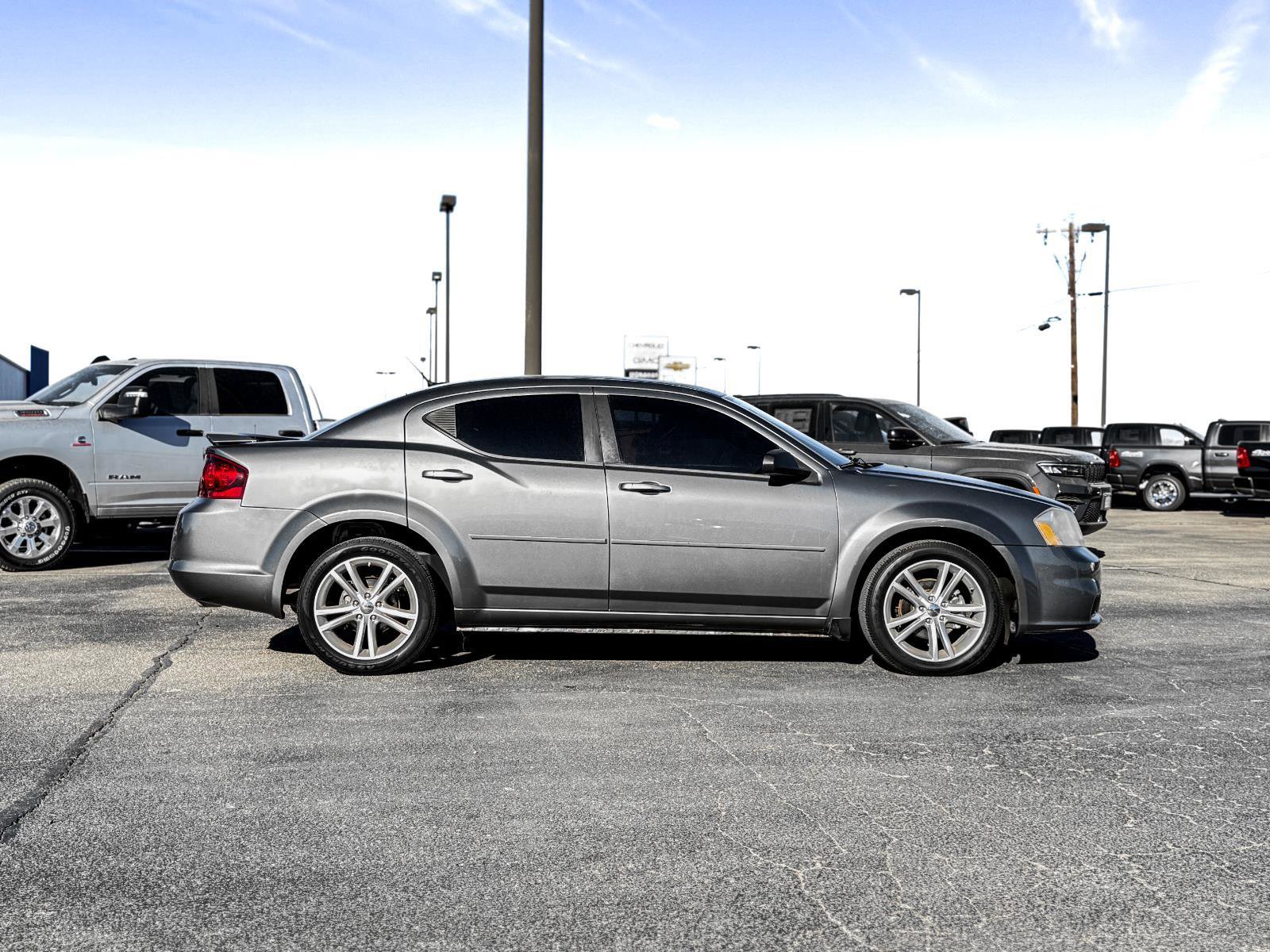Used 2012 Dodge Avenger SE image 5