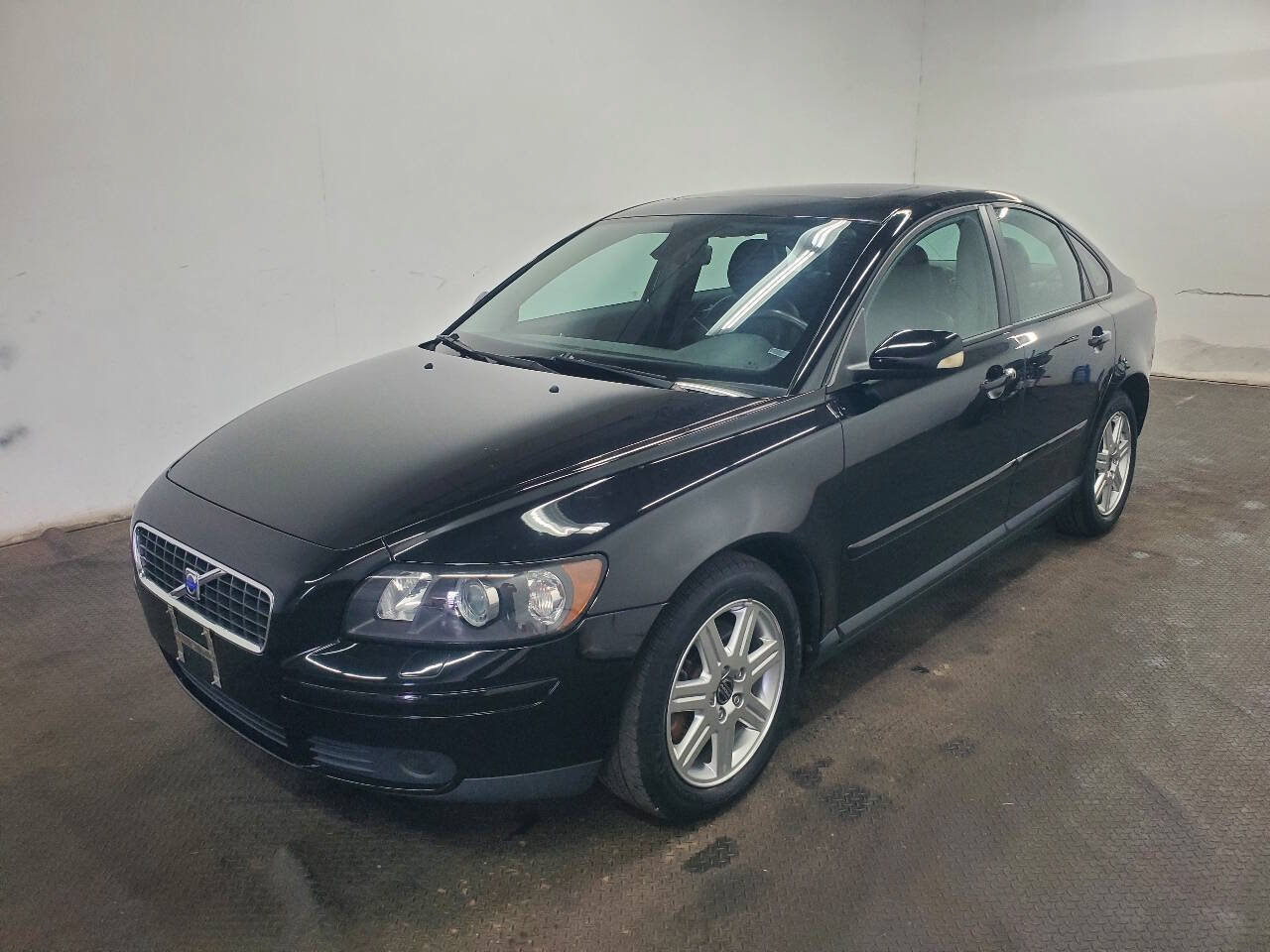 Used 2005 Volvo S40 T5 FWD image 1