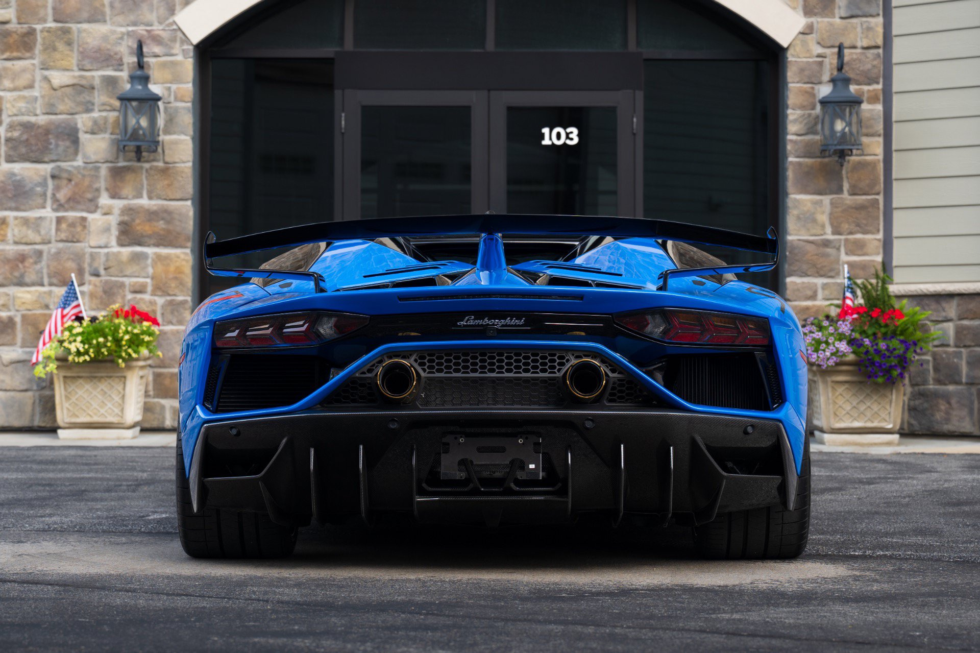 Used 2021 Lamborghini Aventador SVJ AWD/4WD image 10