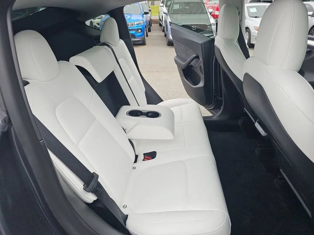 Used 2022 Tesla Model Y Long Range AWD/4WD image 16