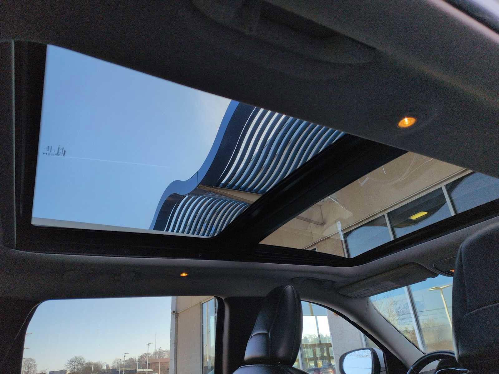 Used 2020 Jeep Cherokee Latitude Plus w/ Comfort/Convenience Group image 22