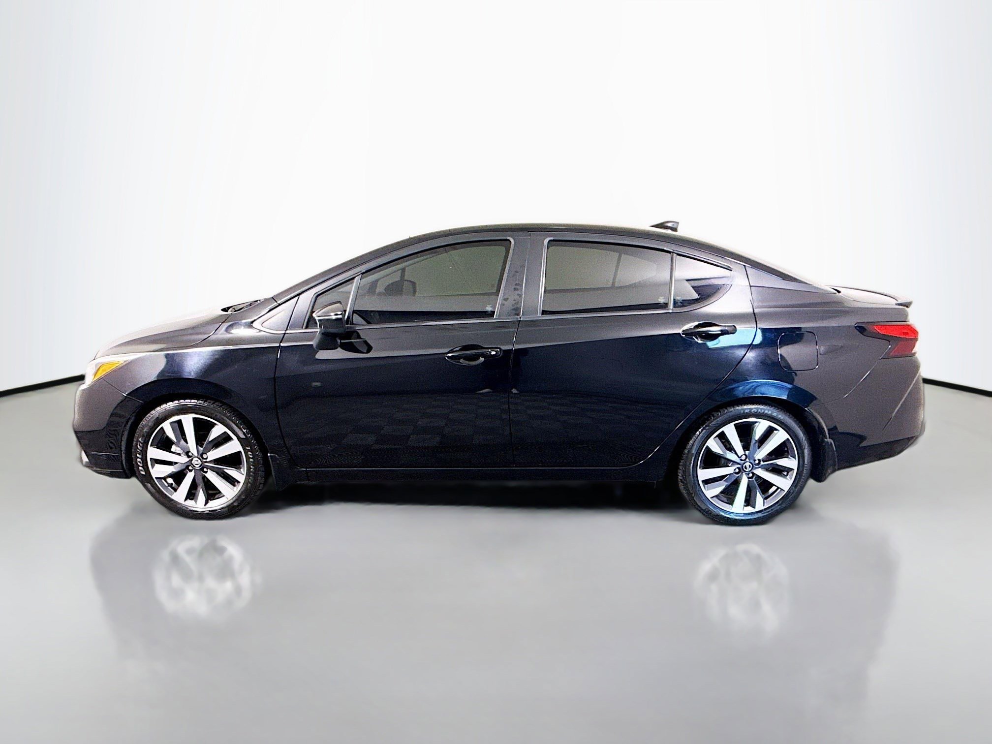 Used 2020 Nissan Versa SR image 6