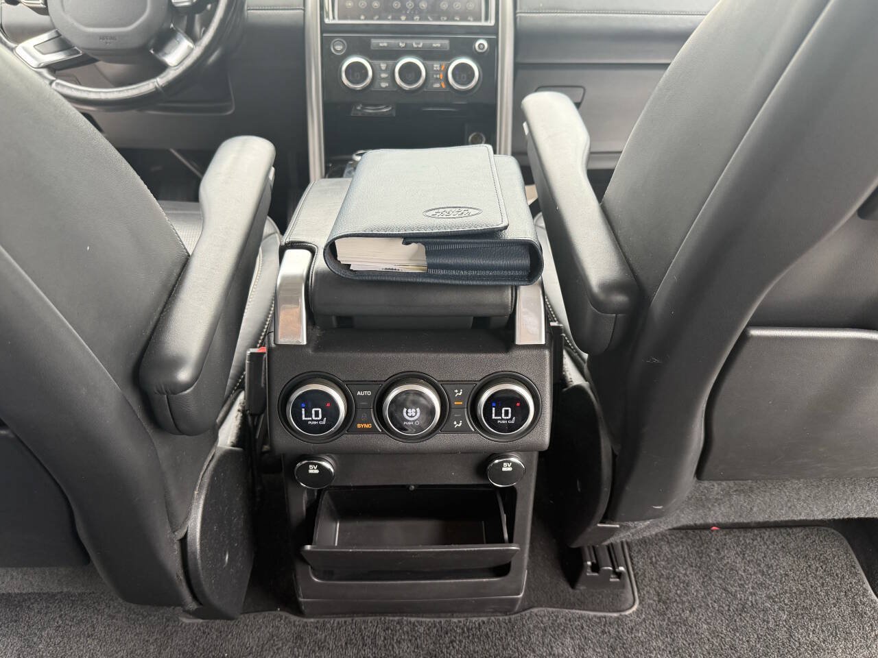 Used 2017 Land Rover Discovery First Edition AWD/4WD image 17