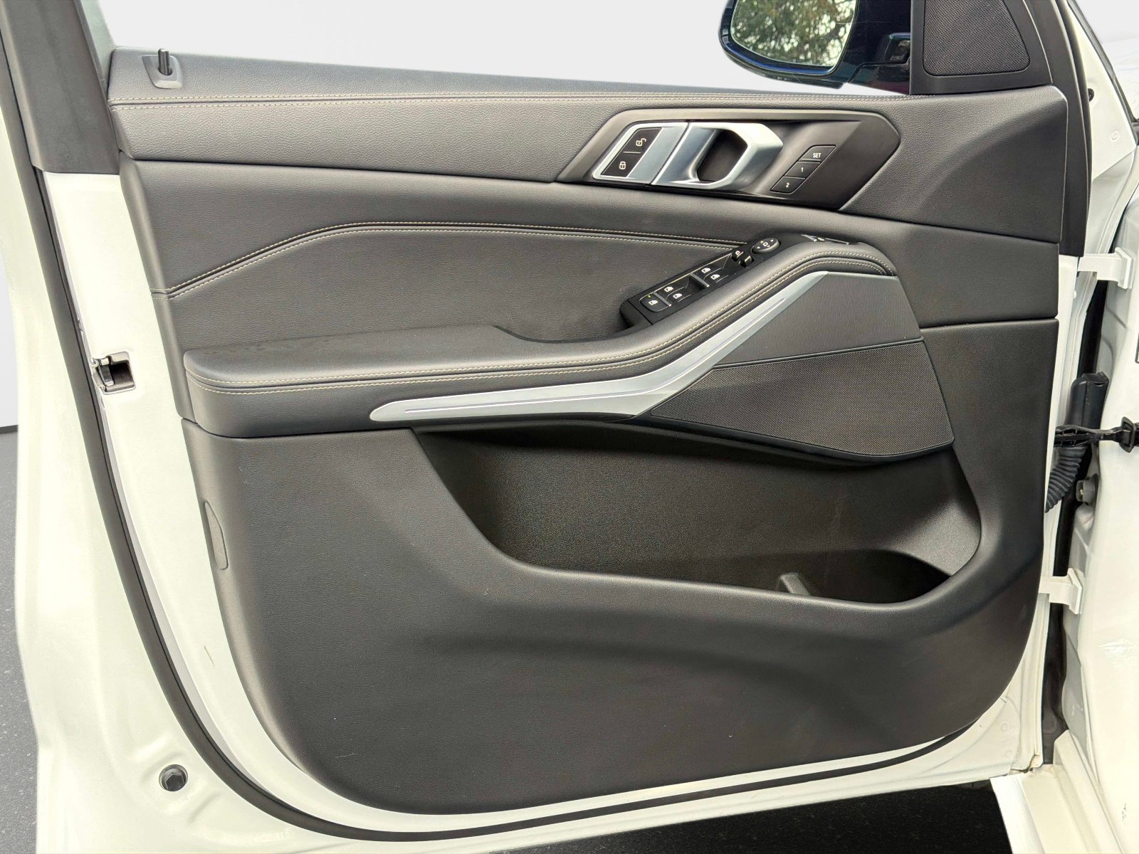 Used 2023 BMW X5 sDrive40i w/ M Sport Package RWD image 32