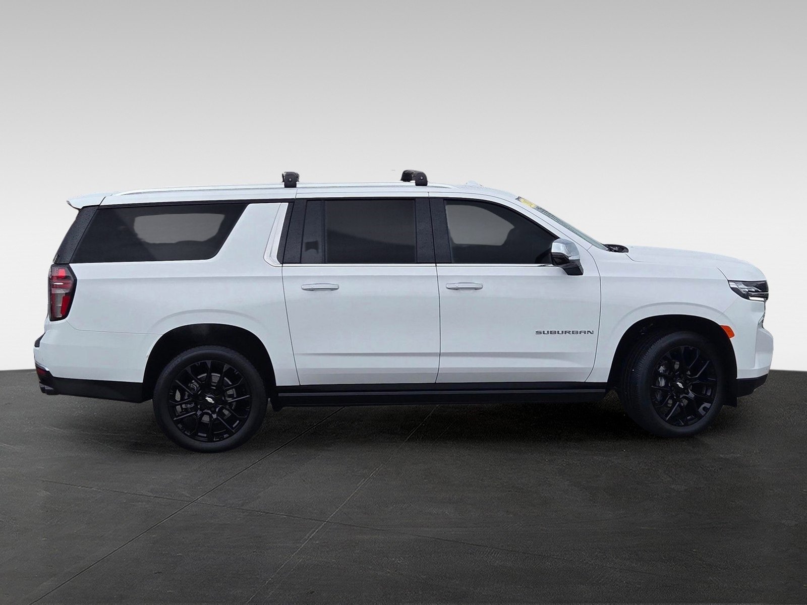 Used 2024 Chevrolet Suburban Premier image 4