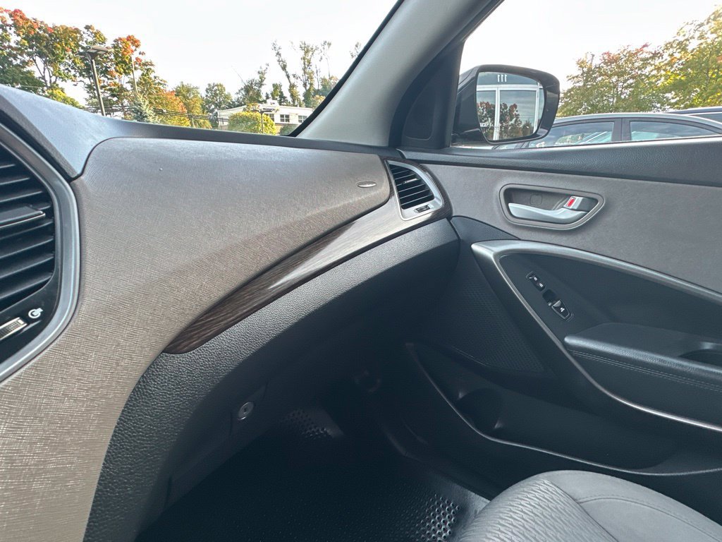 Used 2017 Hyundai Santa Fe Sport FWD image 20