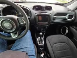 Used 2018 Jeep Renegade Latitude FWD image 15