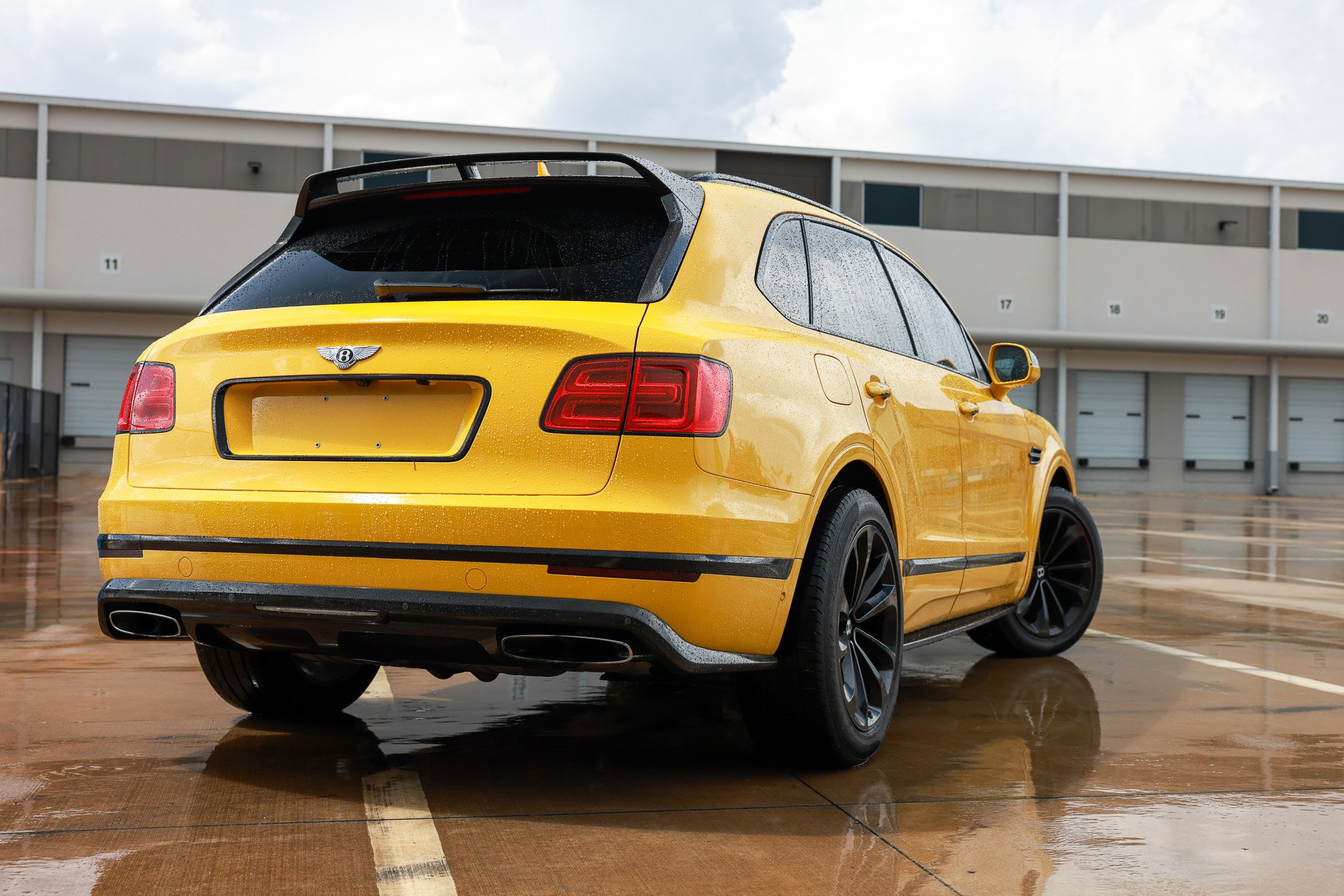 Used 2017 Bentley Bentayga AWD/4WD image 44