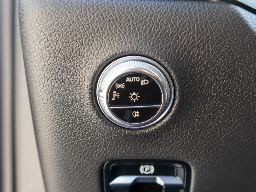 Used 2023 Mercedes-Benz GLC 300 4MATIC image 19