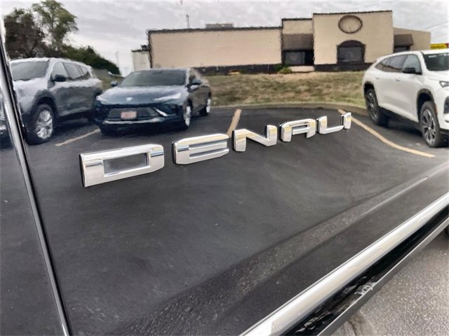 Used 2021 GMC Yukon Denali w/ Denali Premium Package image 35