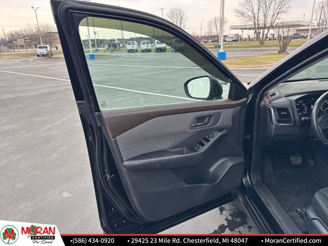 Used 2023 Nissan Rogue S image 9