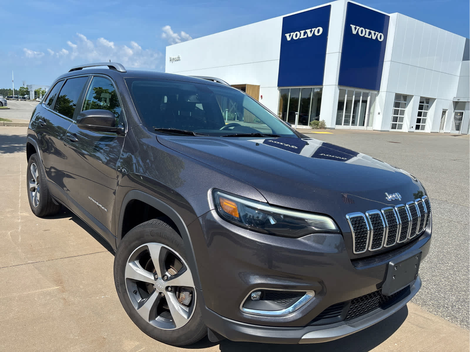 Used 2019 Jeep Cherokee Limited AWD/4WD image 1