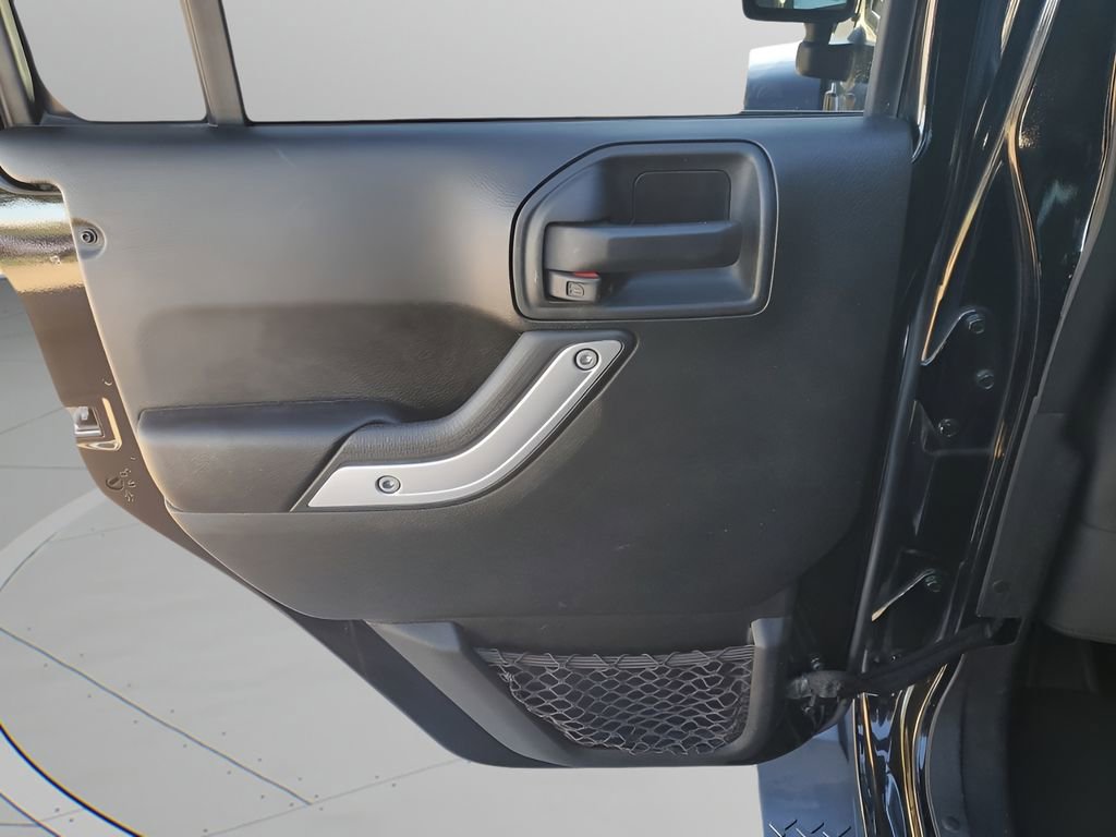 Used 2018 Jeep Wrangler Unlimited Sahara image 17