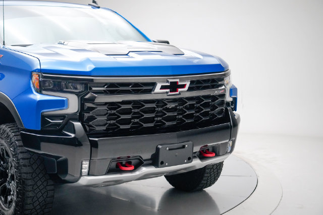 Used 2023 Chevrolet Silverado 1500 ZR2 w/ Technology Package AWD/4WD image 9