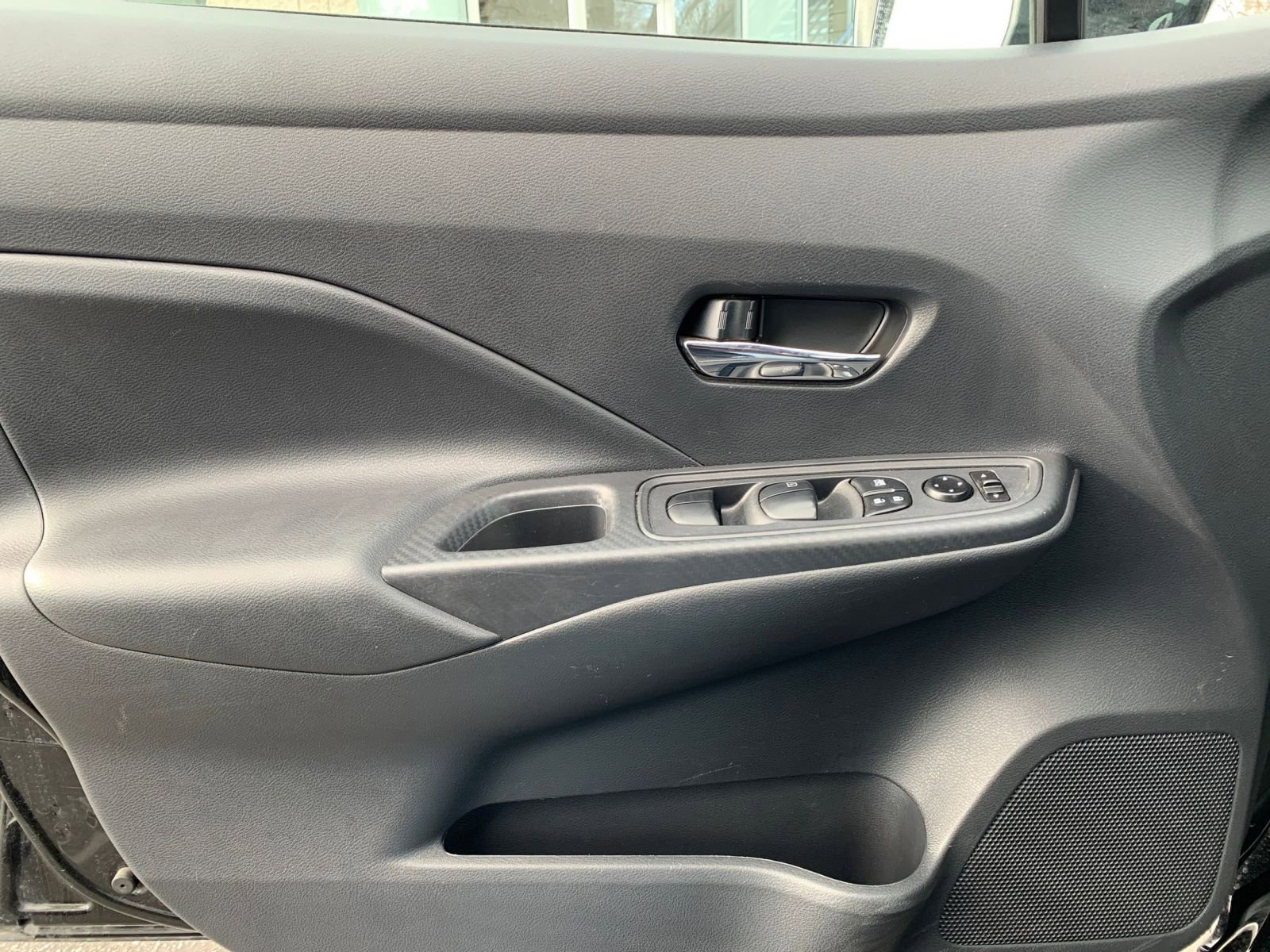 Used 2025 Nissan Versa SV image 18