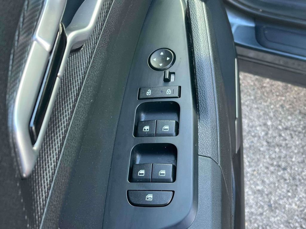 Used 2025 Kia Sportage LX image 14