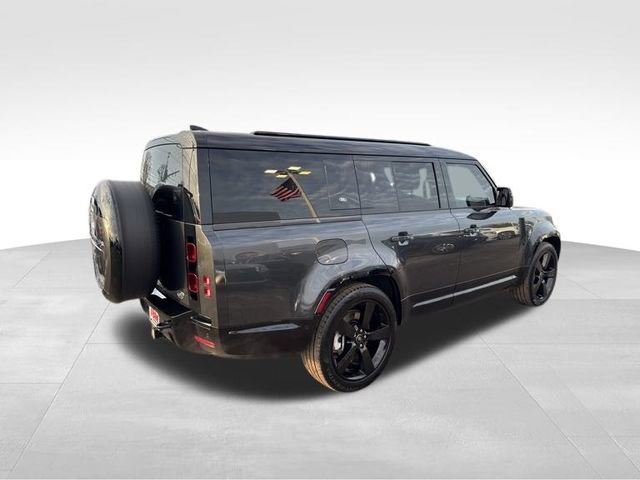 Used 2023 Land Rover Defender 130 X-Dynamic SE image 4