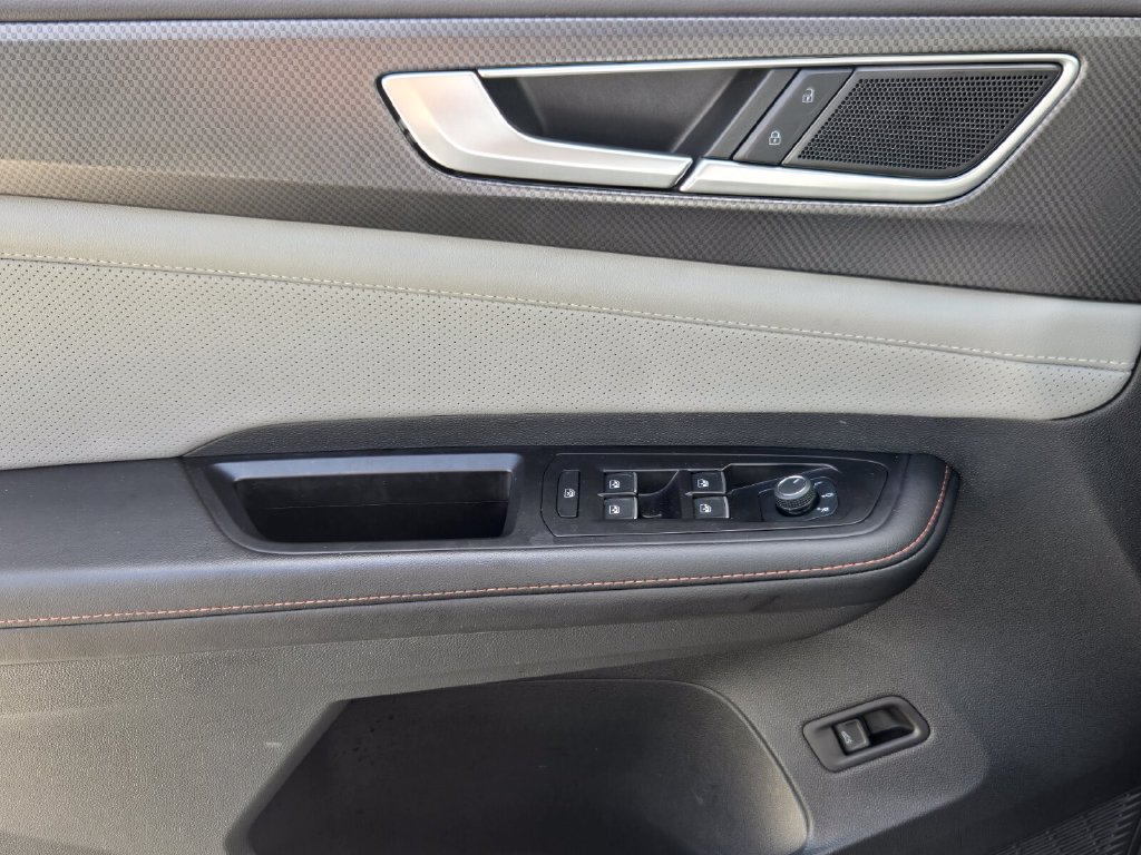 Certified 2025 Volkswagen Atlas Peak Edition SE AWD/4WD image 30