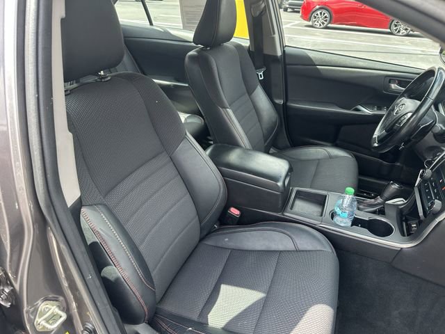 Used 2016 Toyota Camry SE image 29