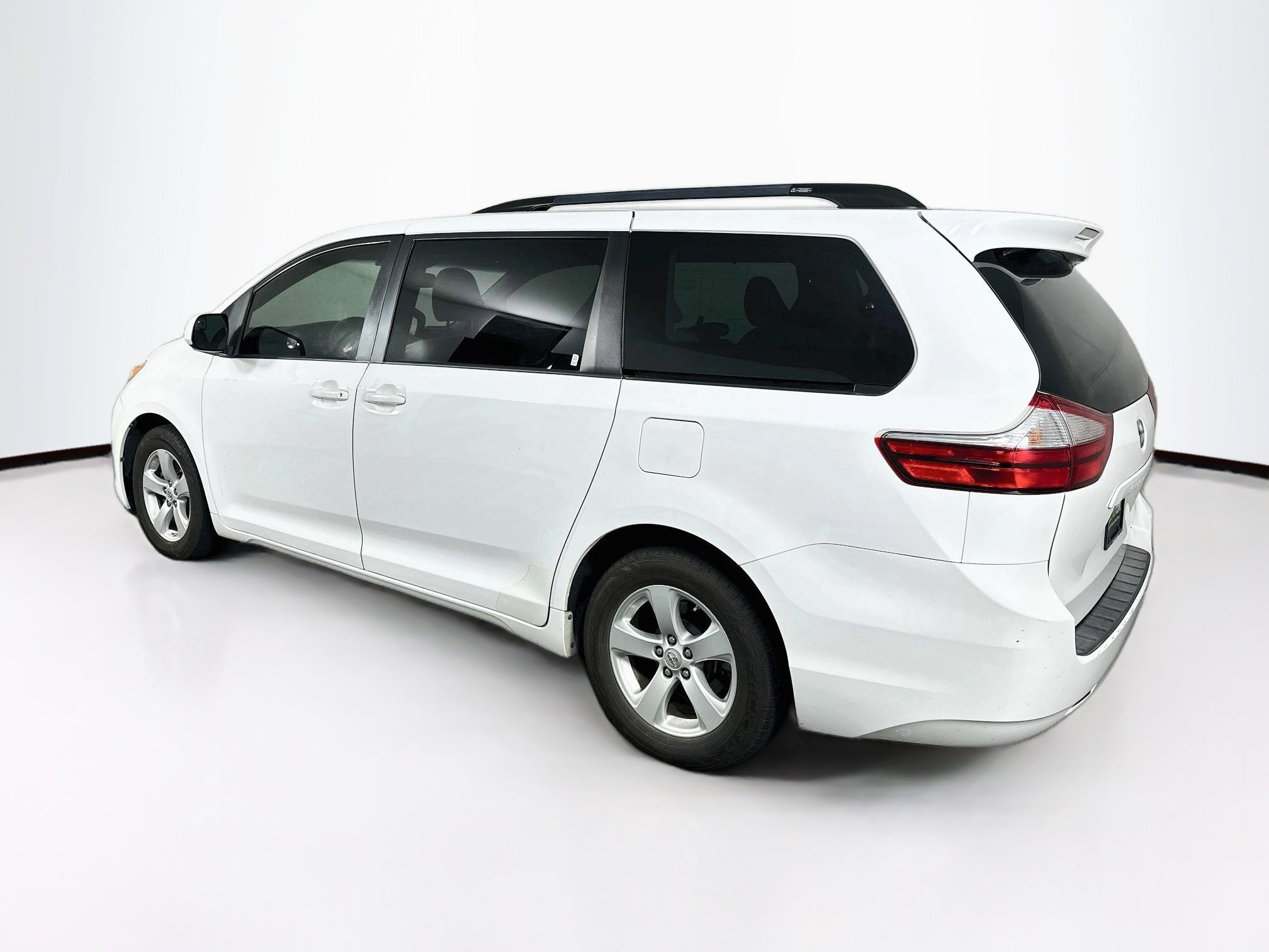 Used 2017 Toyota Sienna LE FWD image 5