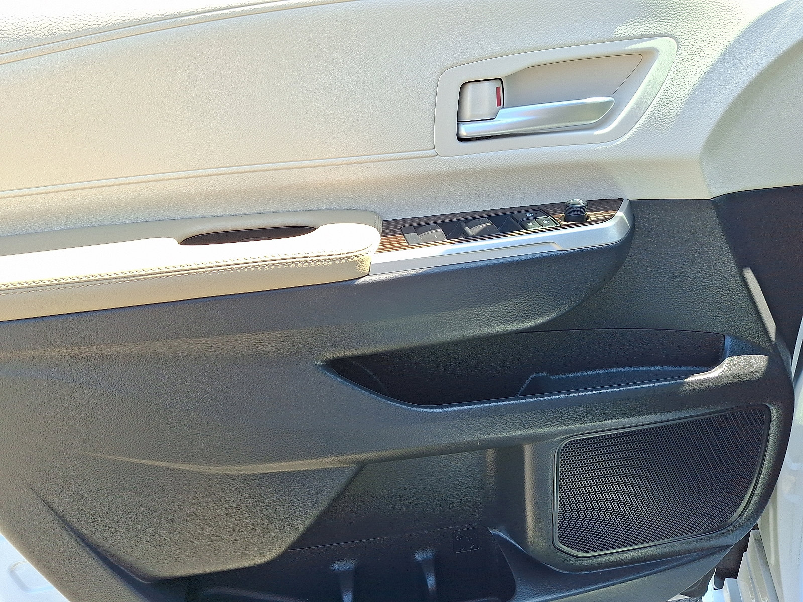 Used 2023 Toyota Sienna XLE AWD/4WD image 13