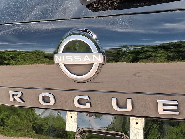 Used 2025 Nissan Rogue SV FWD image 34