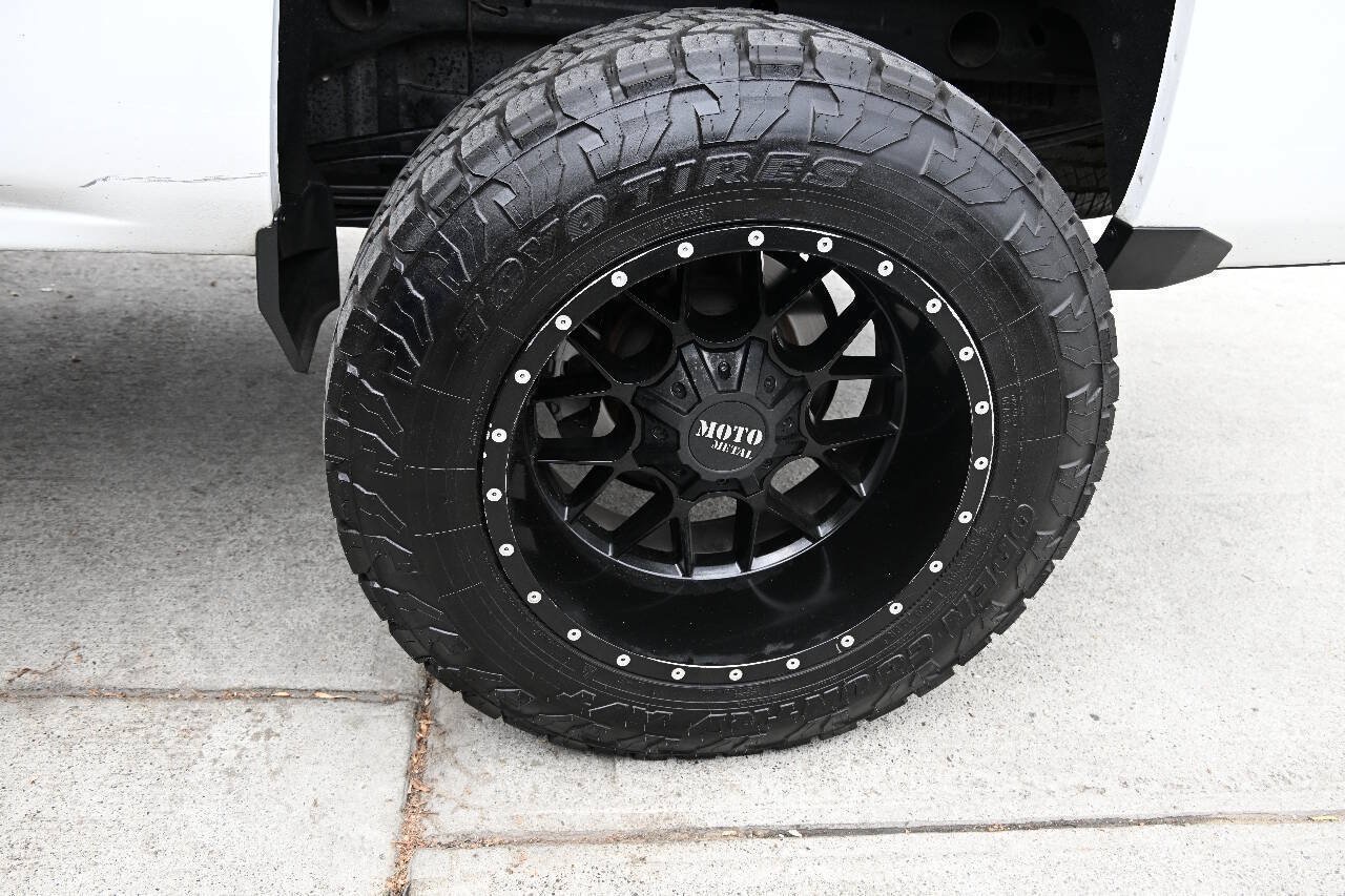 Used 2018 Chevrolet Silverado 1500 LT w/ All Star Edition AWD/4WD image 13