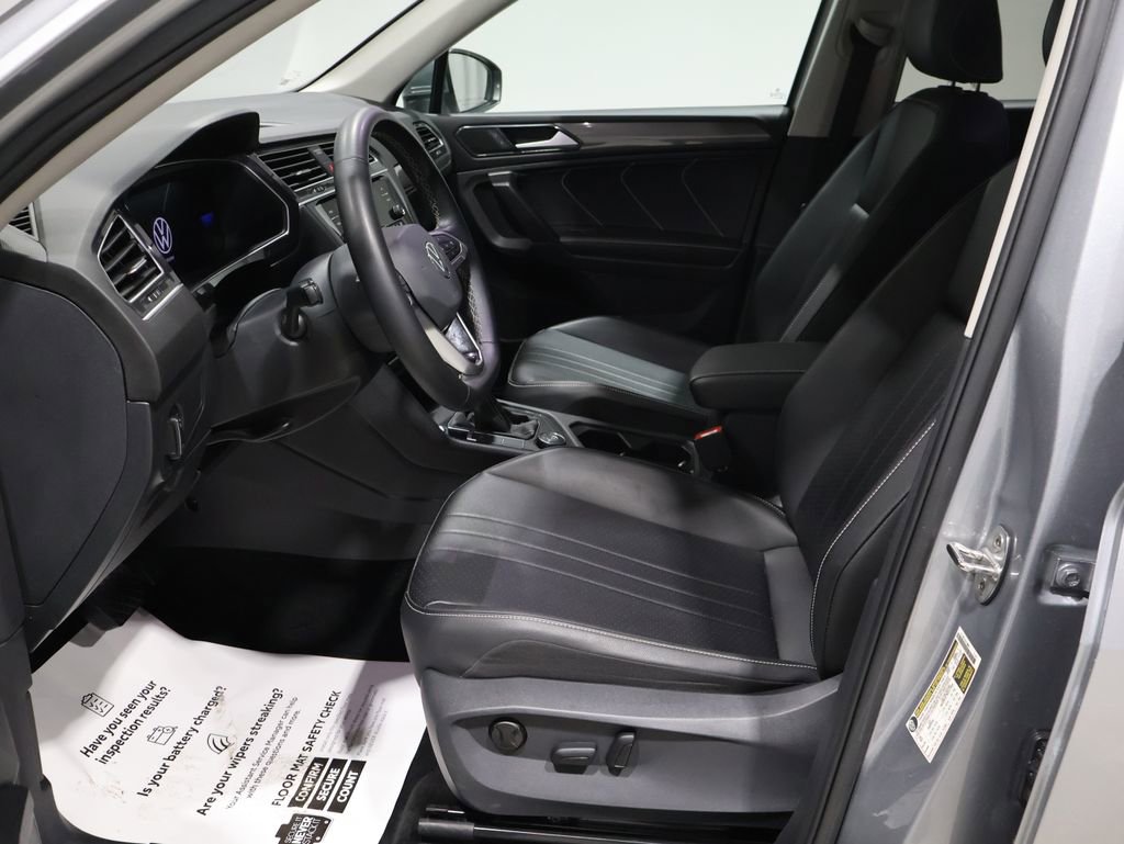 Used 2024 Volkswagen Tiguan SE image 9