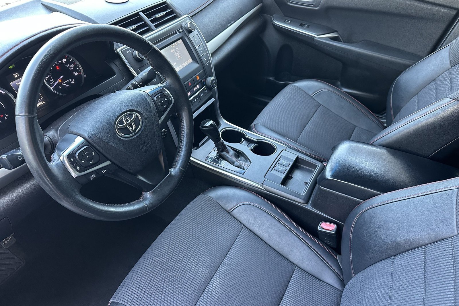 Used 2017 Toyota Camry SE FWD image 9