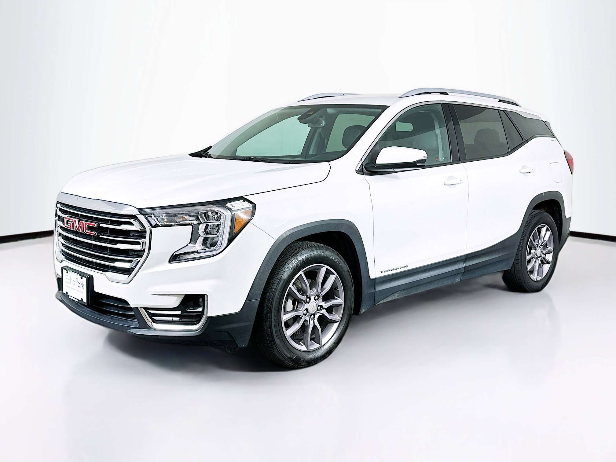 Used 2023 GMC Terrain SLT image 3