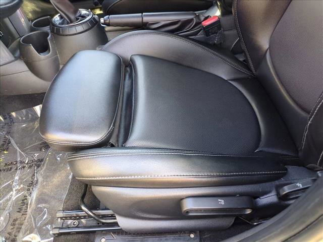 Used 2016 MINI Cooper 4-Door Hardtop image 15