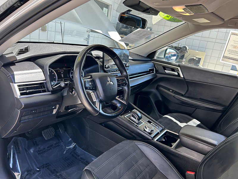 Used 2024 Mitsubishi Outlander AWD image 18