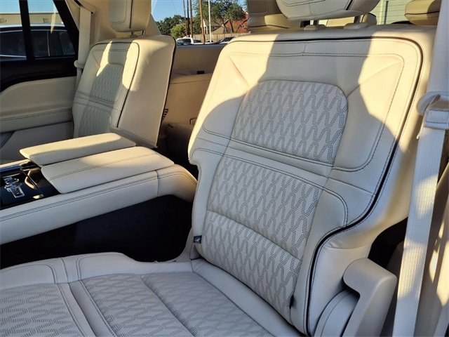 Used 2020 Lincoln Navigator Black Label w/ Cargo Convenience Package image 10