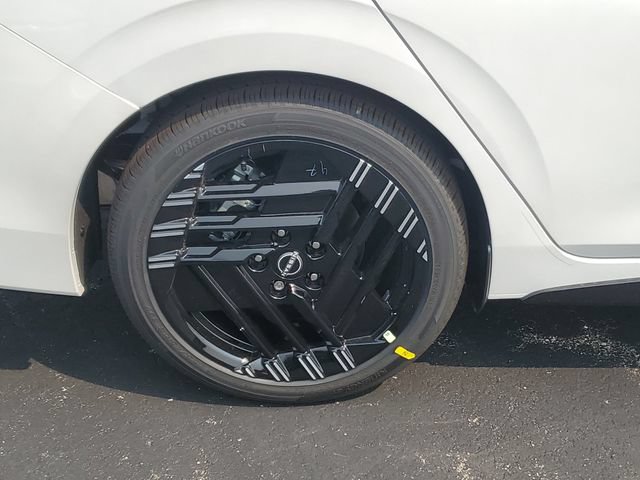 New 2026 Nissan Sentra SR w/ SR Premium Package FWD image 10