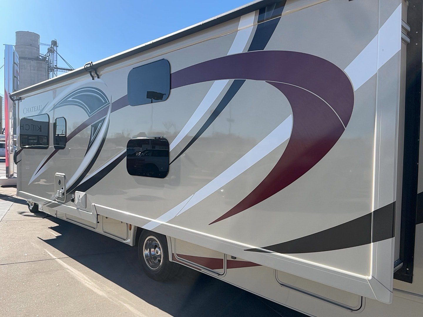 Used 2017 Ford E-450 and Econoline 450 Super Duty w/ Motorhome Prep Package RWD image 9