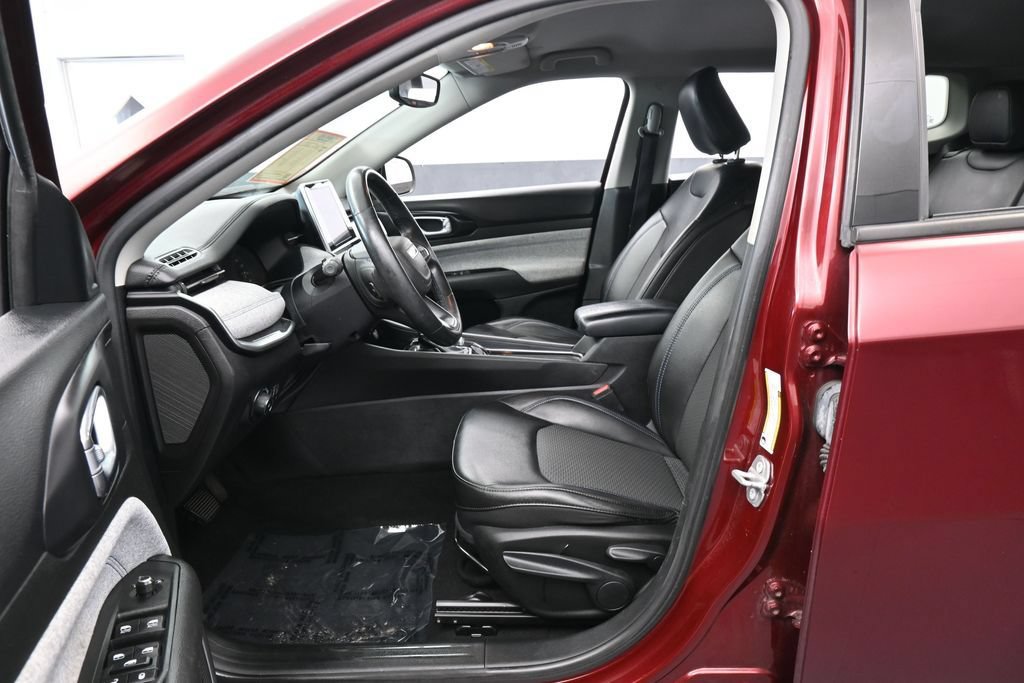 Used 2022 Jeep Compass Latitude AWD/4WD image 11